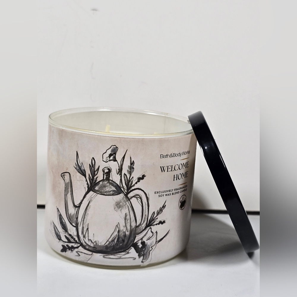 Bath & Body Works Welcome Home 3 Wick Candle New